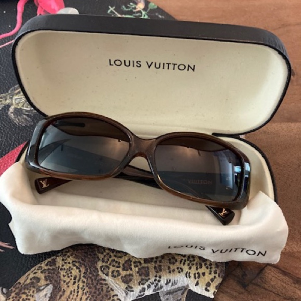 Louis Vuitton women sun glasses